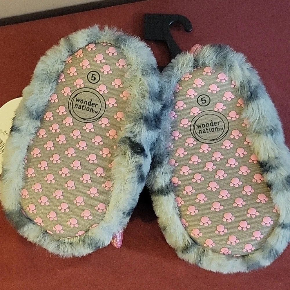 Wonder Nation Toddlers Slippers Size: 5, NWT